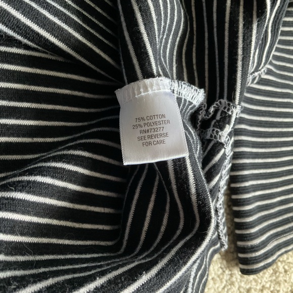 Croft & Barrow V Cut Full Front Pocket Pullover Shirt - Picture 10 of 12